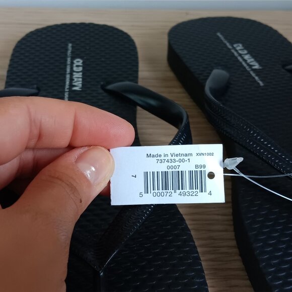 NWT Old Navy Flip Flops Black 7 - Picture 5 of 5